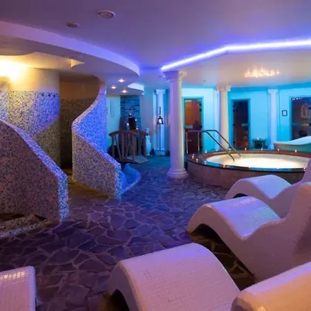 דירה Srncek - Tatranska - Wellness, Bazen